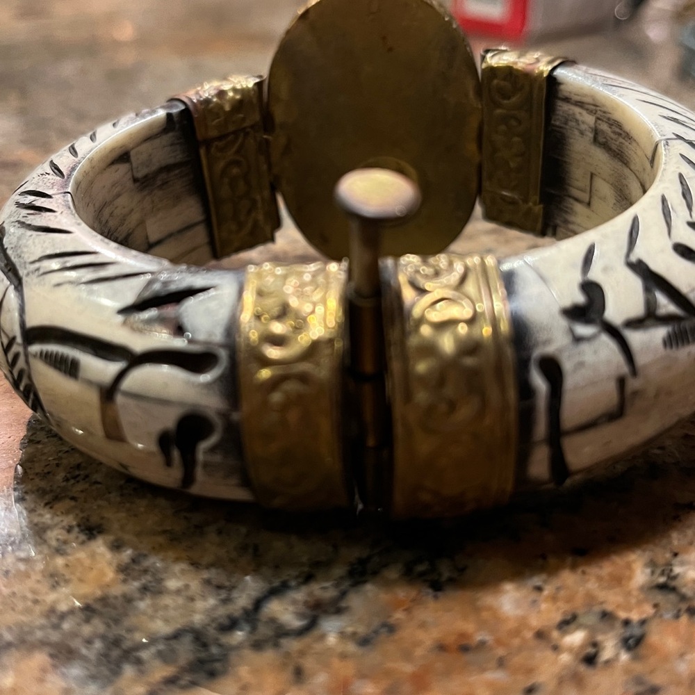Unique Vintage-gold and cream bangle Bracelet with elephant - Picture 10 of 11